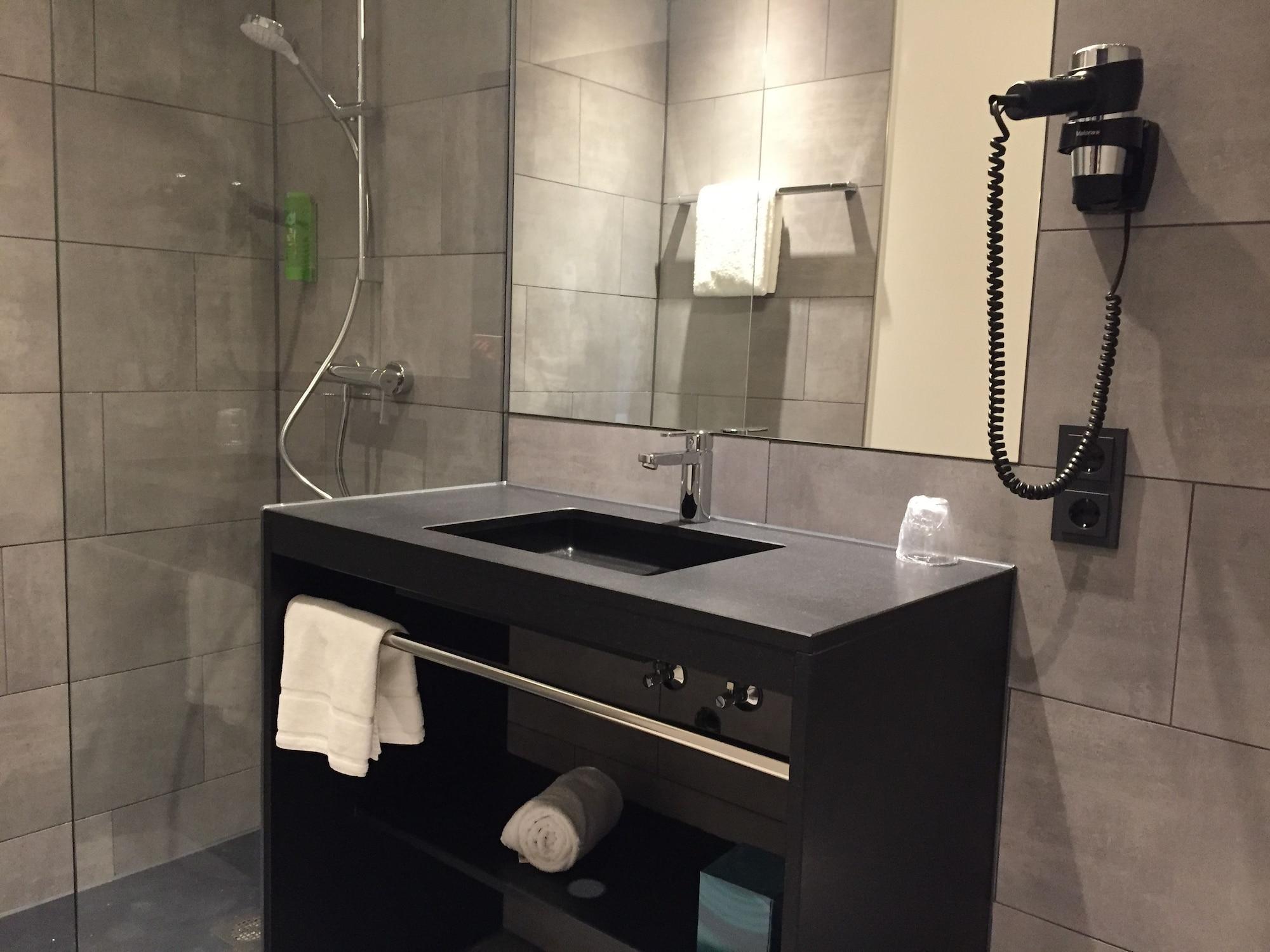 Riku Hotel Ulm Bagian luar foto