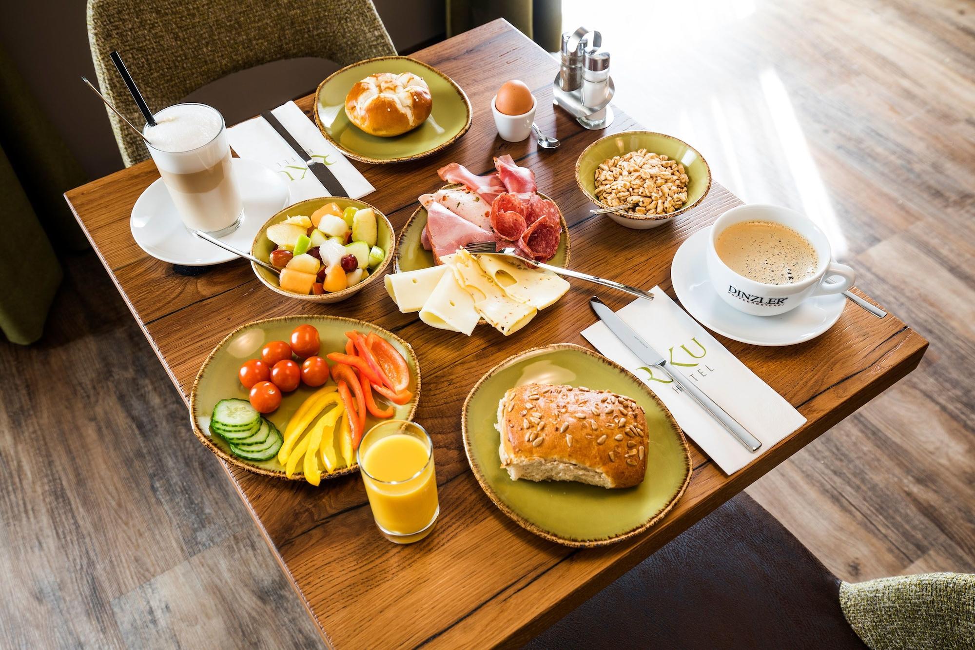 Riku Hotel Ulm Bagian luar foto