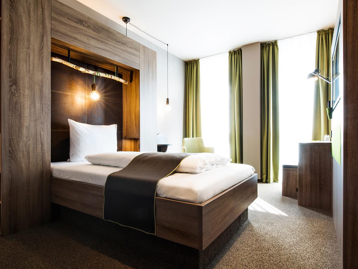 Riku Hotel Ulm Bagian luar foto