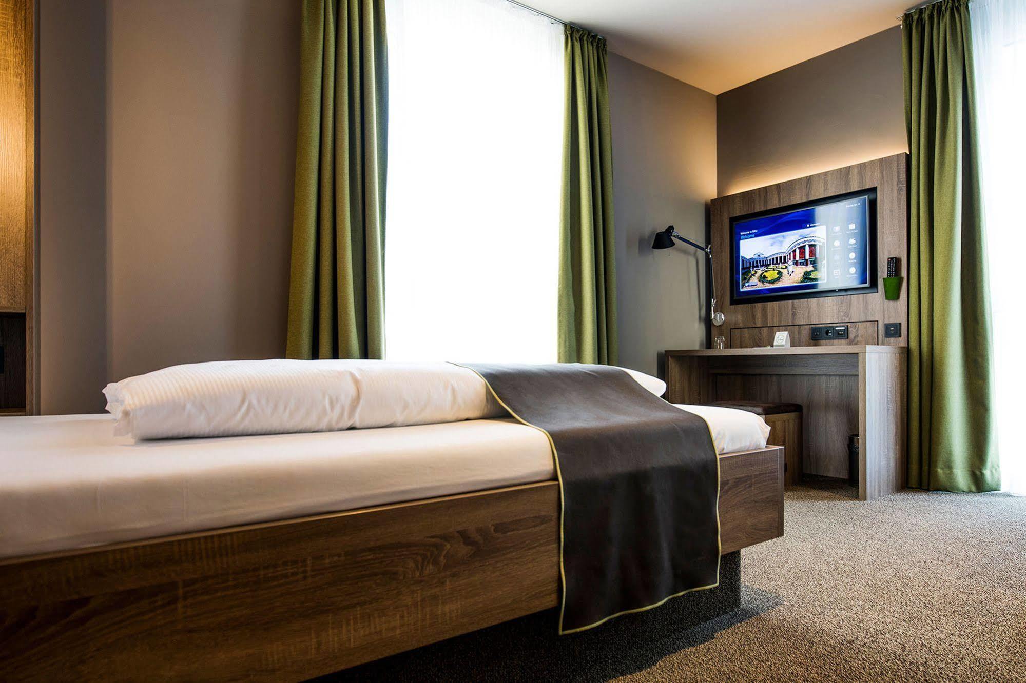 Riku Hotel Ulm Bagian luar foto