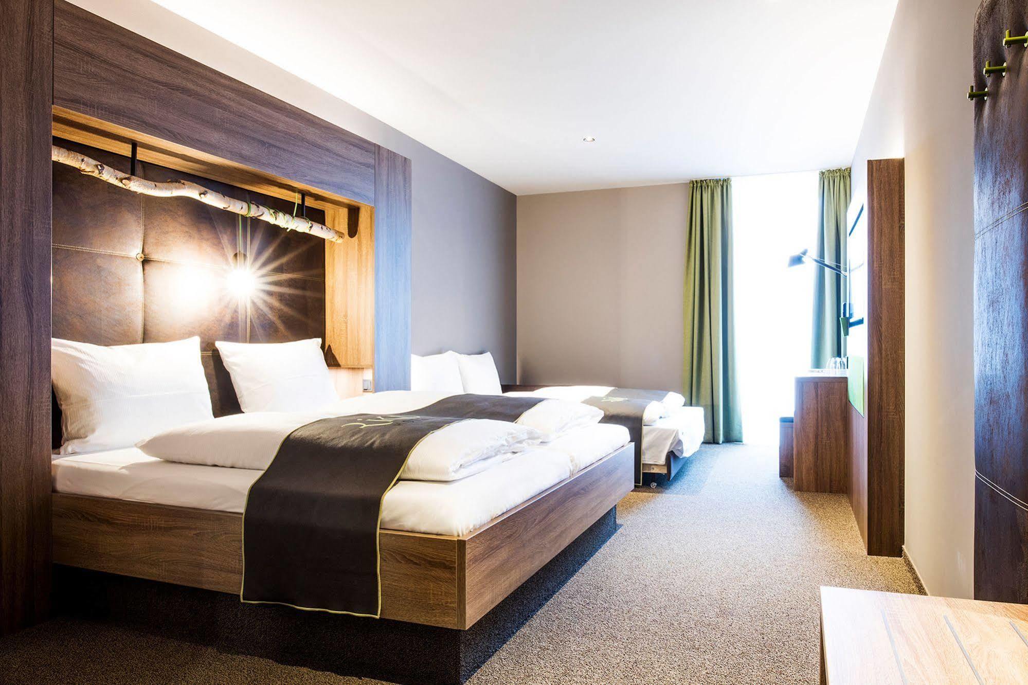 Riku Hotel Ulm Bagian luar foto