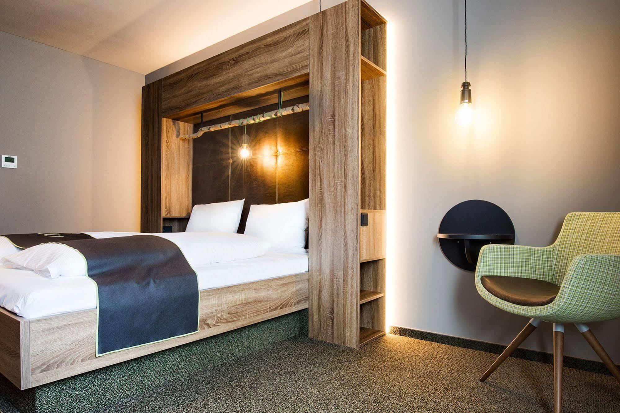 Riku Hotel Ulm Bagian luar foto
