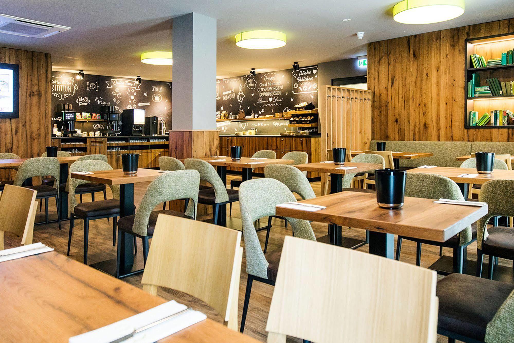 Riku Hotel Ulm Bagian luar foto